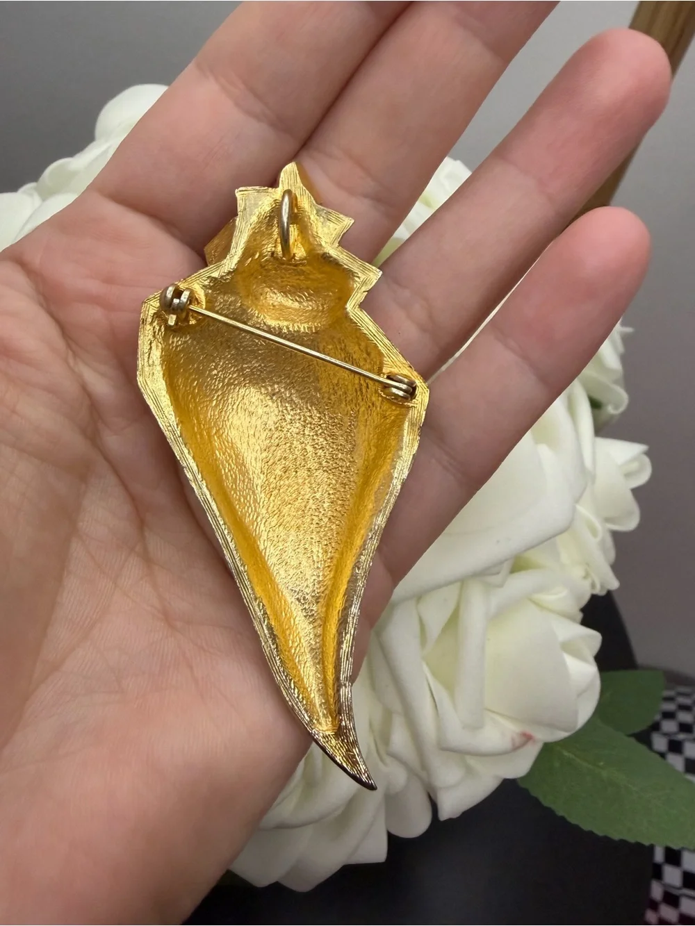 Vintage Gold and Silver Tone Shell Pendant Necklace - Unbranded